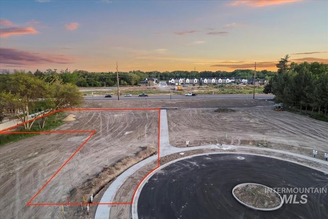 172 N Timber Wolf Pl, Eagle, ID 83616