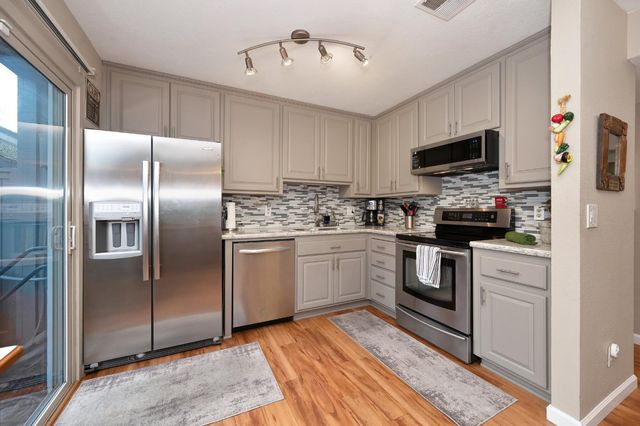 8004 Briar Ridge Ln, Citrus Heights, CA 95610