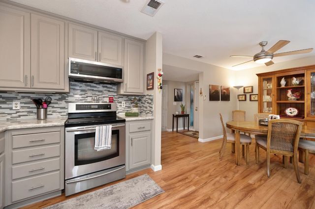 8004 Briar Ridge Ln, Citrus Heights, CA 95610