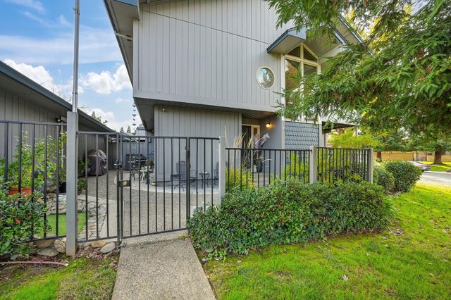 8004 Briar Ridge Ln, Citrus Heights, CA 95610