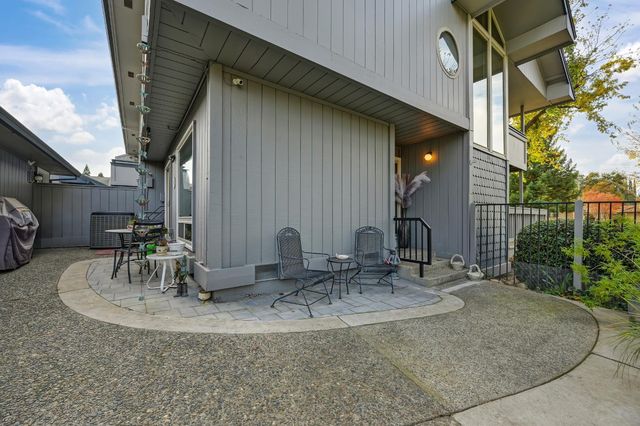 8004 Briar Ridge Ln, Citrus Heights, CA 95610