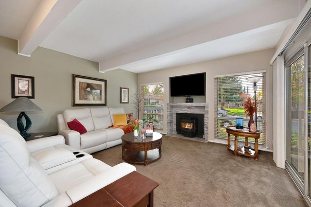 8004 Briar Ridge Ln, Citrus Heights, CA 95610