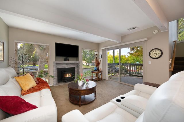 8004 Briar Ridge Ln, Citrus Heights, CA 95610