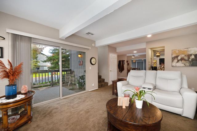 8004 Briar Ridge Ln, Citrus Heights, CA 95610