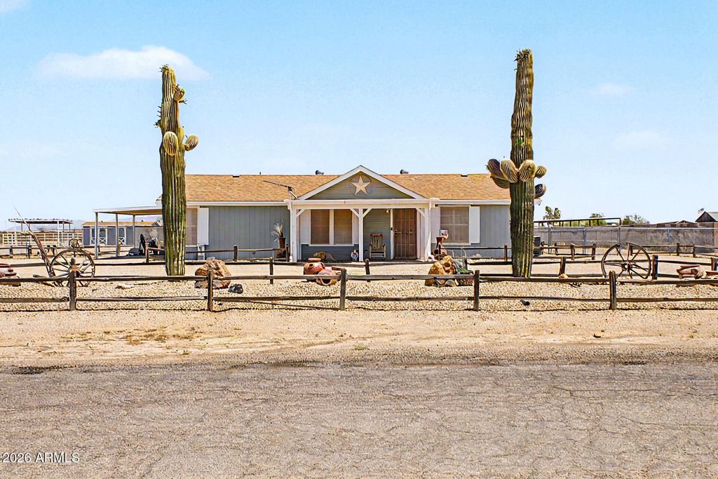 14449 S VAQUERO Circle, Arizona City, AZ 85123