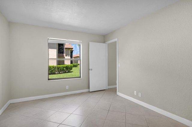 21911 Lake Forest Circle 103, Boca Raton, FL 33433