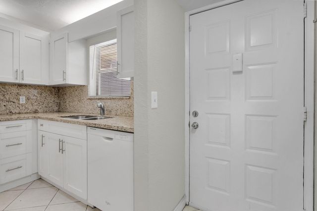 21911 Lake Forest Circle 103, Boca Raton, FL 33433