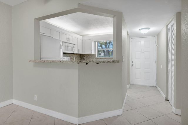 21911 Lake Forest Circle 103, Boca Raton, FL 33433