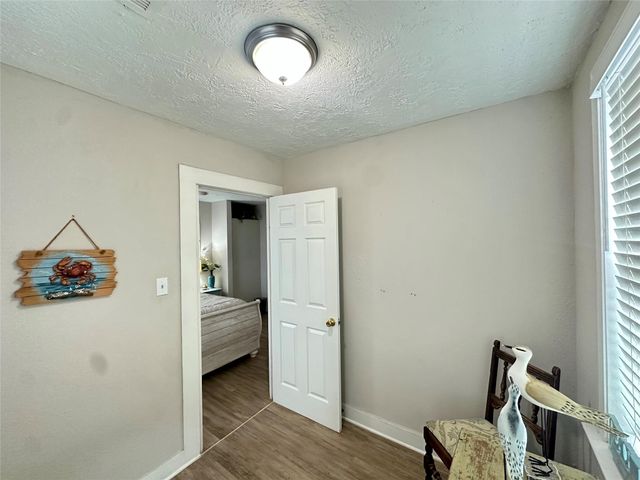 1701 17th Street D, Galveston, TX 77550