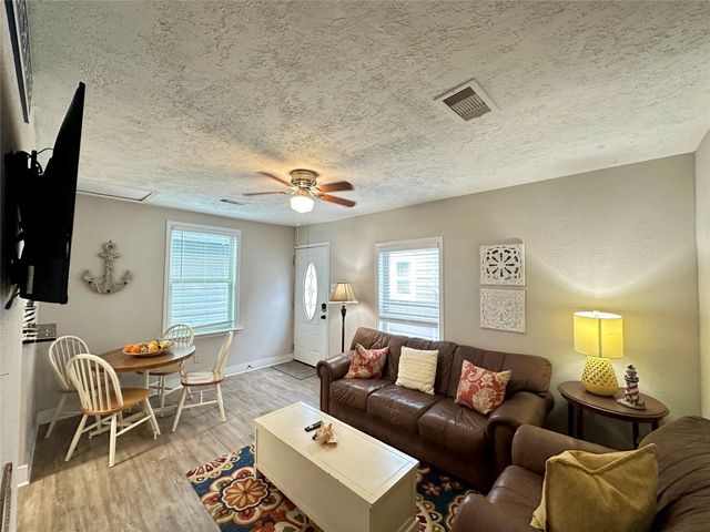 1701 17th Street D, Galveston, TX 77550