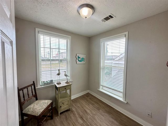 1701 17th Street D, Galveston, TX 77550