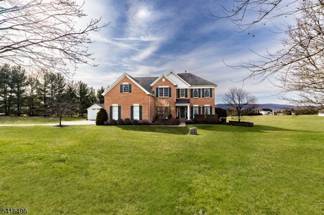 16 Steeplechase Lane, Franklin Twp., NJ 08802