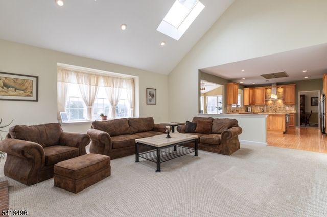 16 Steeplechase Lane, Franklin Twp., NJ 08802