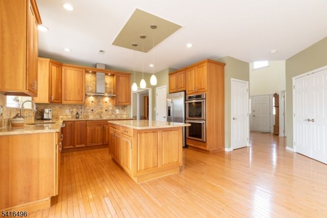 16 Steeplechase Lane, Franklin Twp., NJ 08802