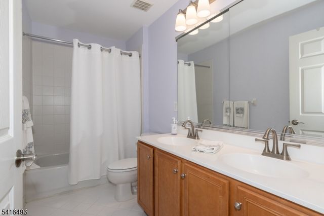 16 Steeplechase Lane, Franklin Twp., NJ 08802