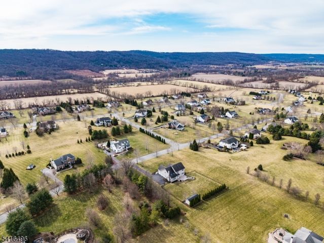 16 Steeplechase Lane, Franklin Twp., NJ 08802