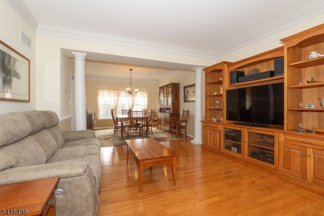 16 Steeplechase Lane, Franklin Twp., NJ 08802