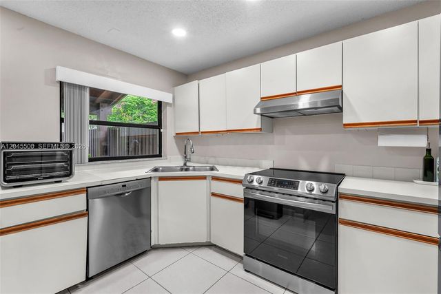 10060 SW 137th Ct, Miami, FL 33186