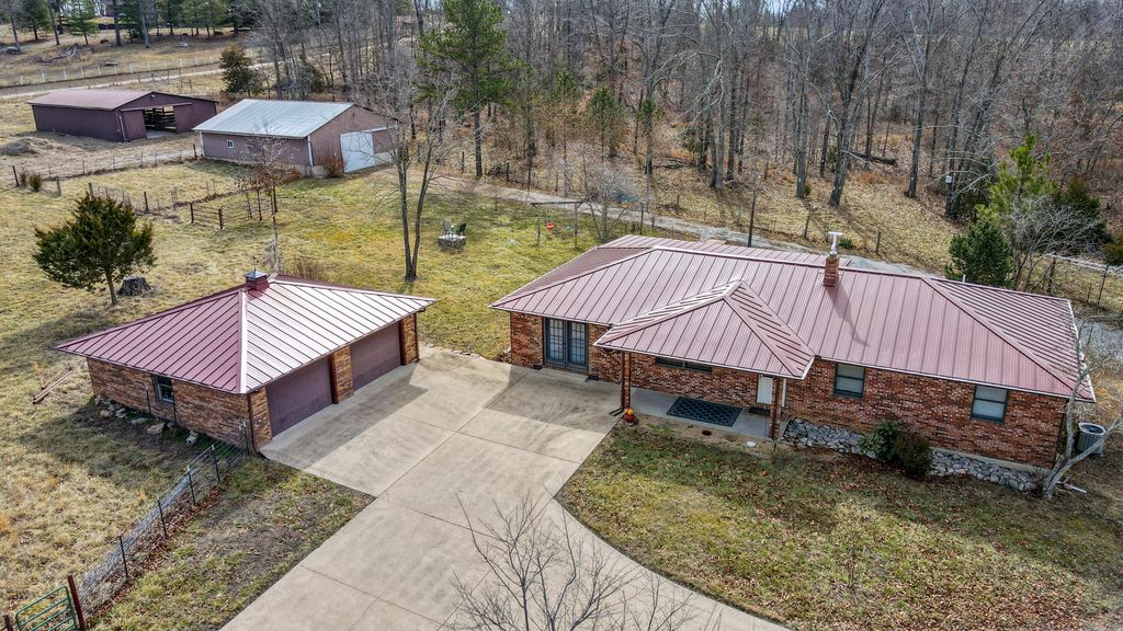 2464 State Route Cc, West Plains, MO 65775