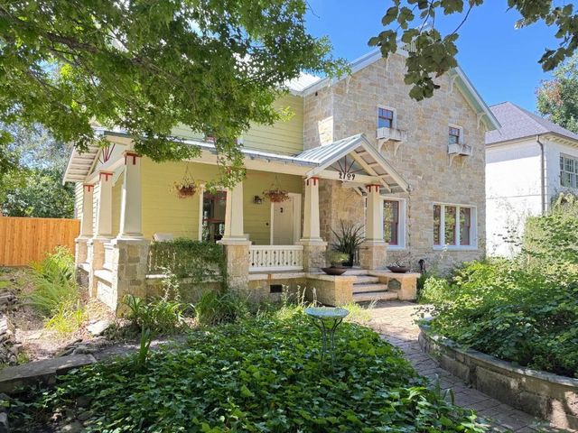 2709 Albans Road, West University Place, TX 77005