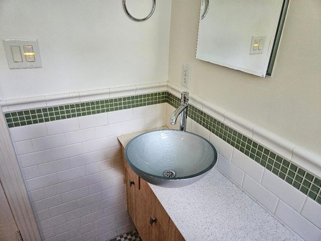 2709 Albans Road, West University Place, TX 77005