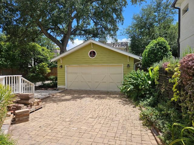 2709 Albans Road, West University Place, TX 77005