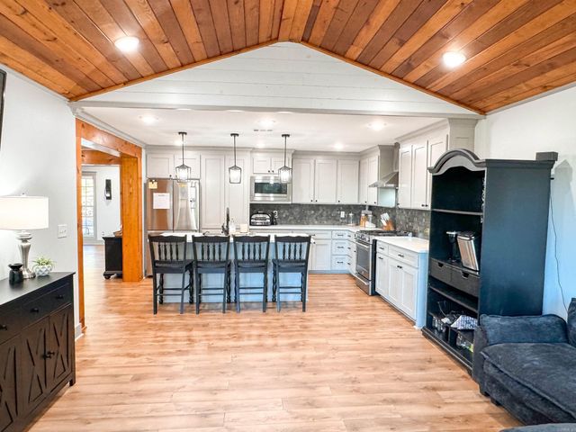 3192 W Country Club Road, Searcy, AR 72143
