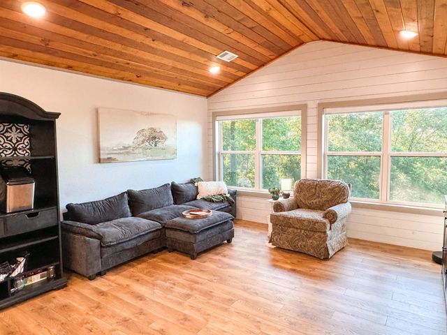 3192 W Country Club Road, Searcy, AR 72143
