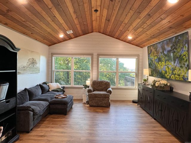 3192 W Country Club Road, Searcy, AR 72143