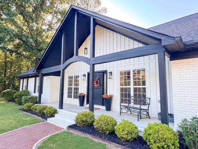 3192 W Country Club Road, Searcy, AR 72143