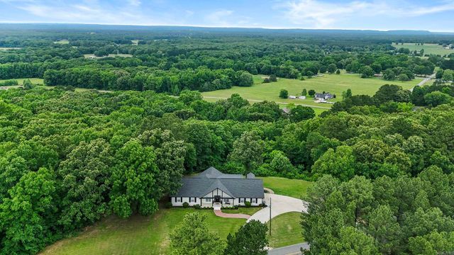 3192 W Country Club Road, Searcy, AR 72143