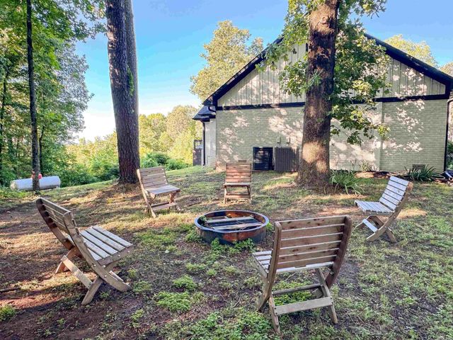 3192 W Country Club Road, Searcy, AR 72143