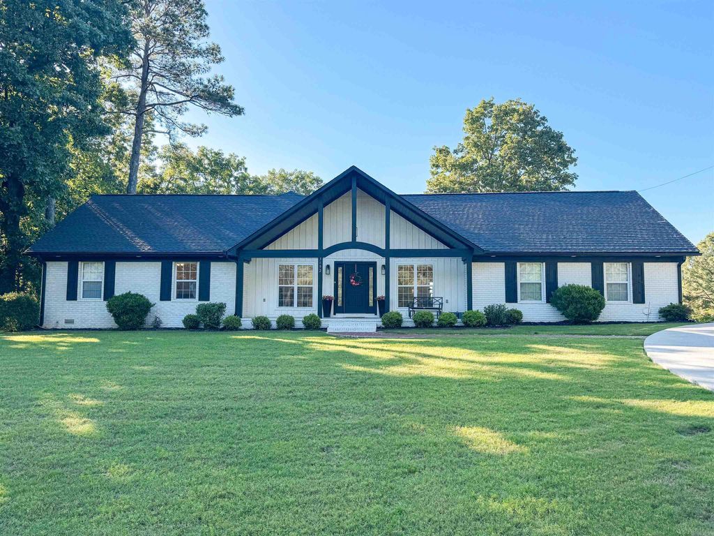 3192 W Country Club Road, Searcy, AR 72143