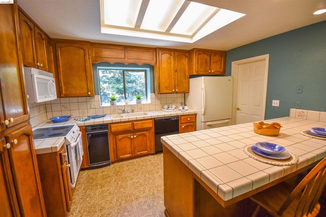 14717 Deon Dr, Sonora, CA 95370