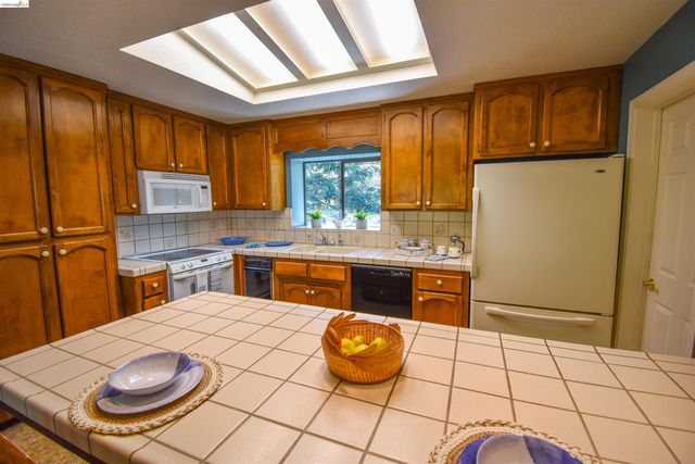 14717 Deon Dr, Sonora, CA 95370