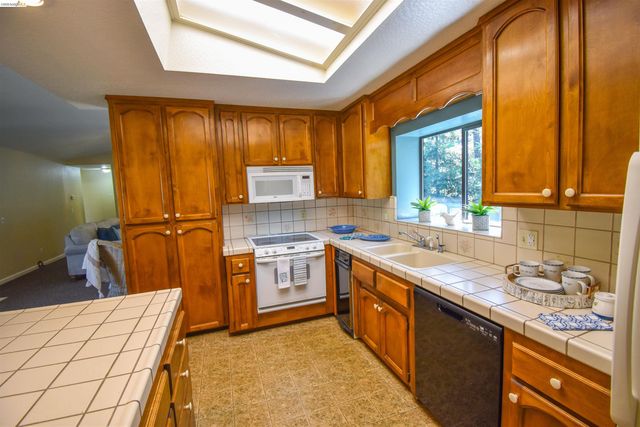 14717 Deon Dr, Sonora, CA 95370