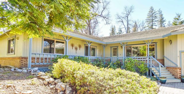 14717 Deon Dr, Sonora, CA 95370