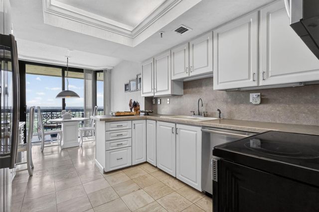1900 Consulate Place 1705, West Palm Beach, FL 33401