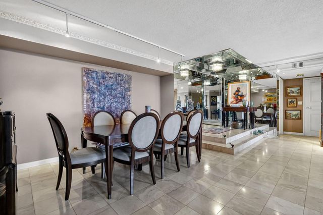 1900 Consulate Place 1705, West Palm Beach, FL 33401