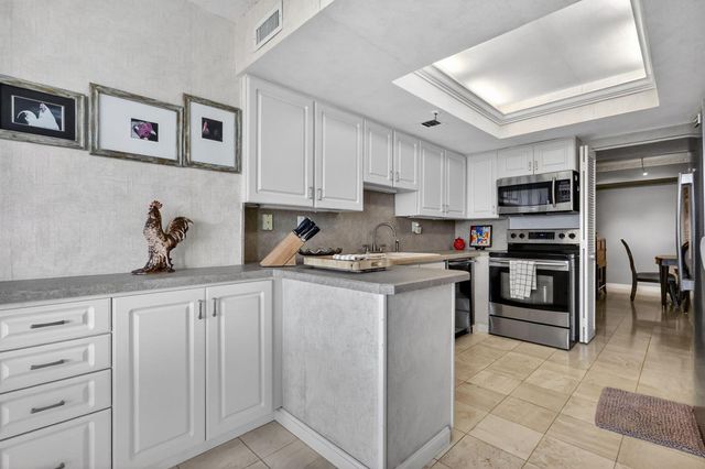 1900 Consulate Place 1705, West Palm Beach, FL 33401
