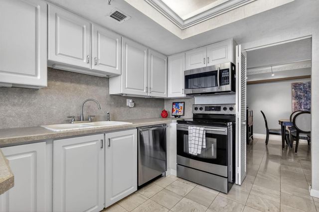 1900 Consulate Place 1705, West Palm Beach, FL 33401
