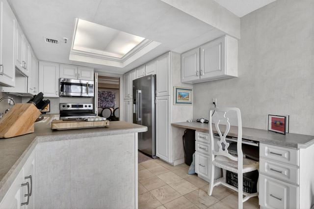 1900 Consulate Place 1705, West Palm Beach, FL 33401