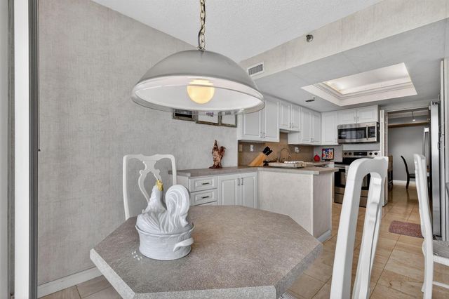 1900 Consulate Place 1705, West Palm Beach, FL 33401