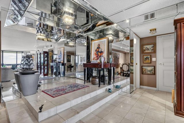 1900 Consulate Place 1705, West Palm Beach, FL 33401