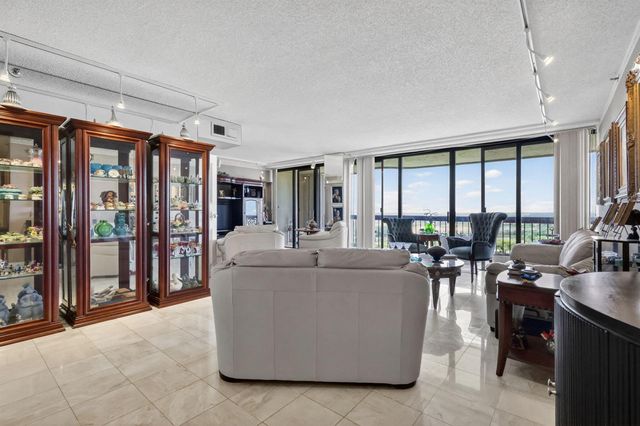 1900 Consulate Place 1705, West Palm Beach, FL 33401