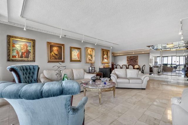 1900 Consulate Place 1705, West Palm Beach, FL 33401
