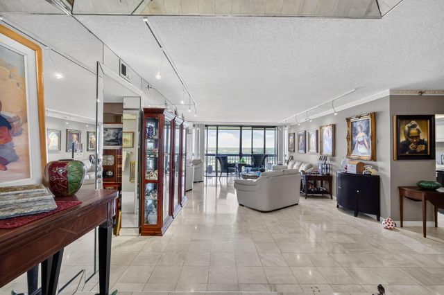 1900 Consulate Place 1705, West Palm Beach, FL 33401