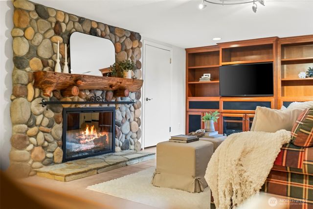 710 42nd Avenue NW, Gig Harbor, WA 98335