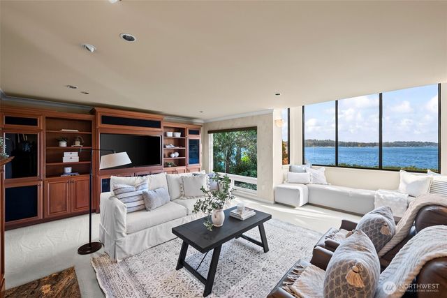 710 42nd Avenue NW, Gig Harbor, WA 98335