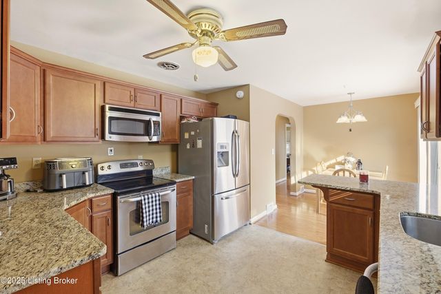 8808 Michael Edward Dr, Louisville, KY 40291